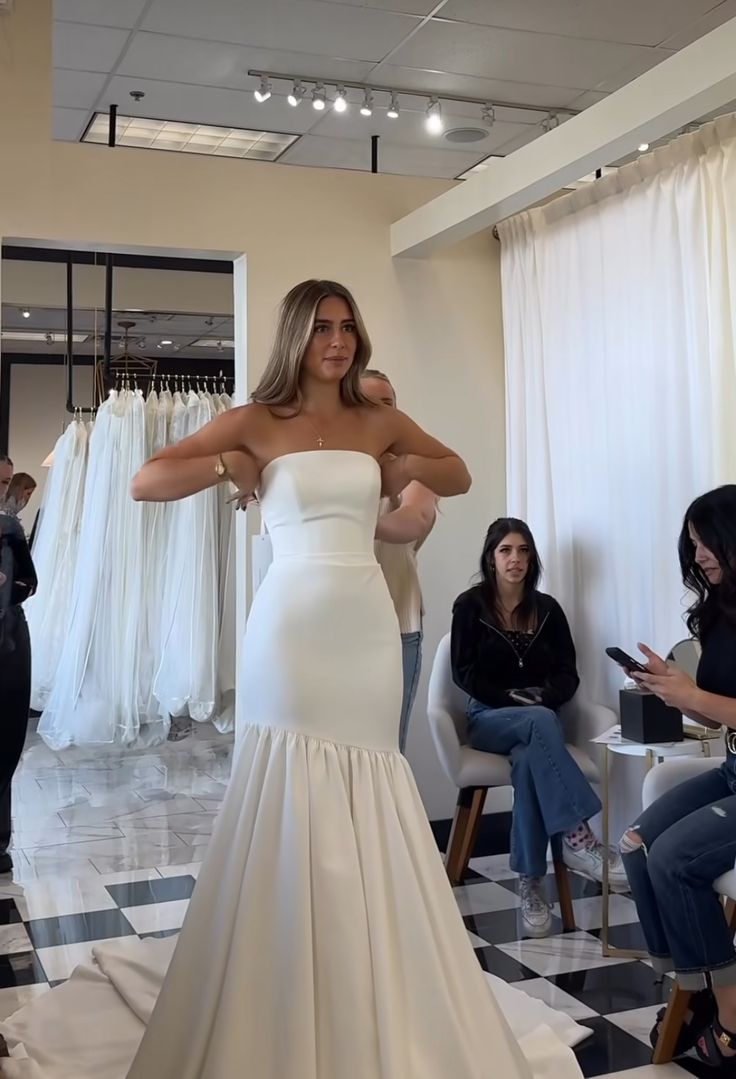 Dreamy Wedding Dress Mermaid Strapless White Satin Long Wedding Dresses Bridal Gowns W0118