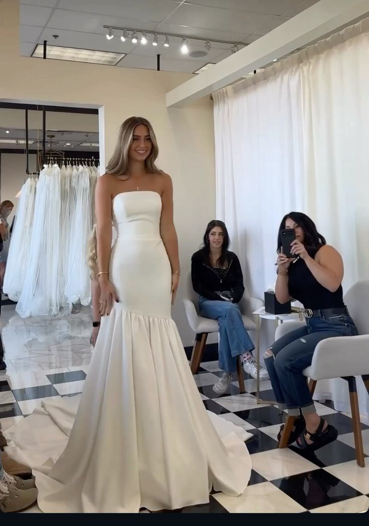 Dreamy Wedding Dress Mermaid Strapless White Satin Long Wedding Dresses Bridal Gowns W0118