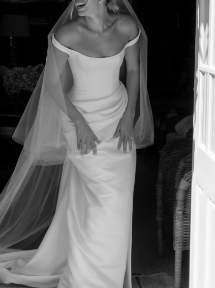 Dreamy Wedding Dress Sheath Off The Shoulder White Satin Summer Long Wedding Dresses Bridal Gowns W0130