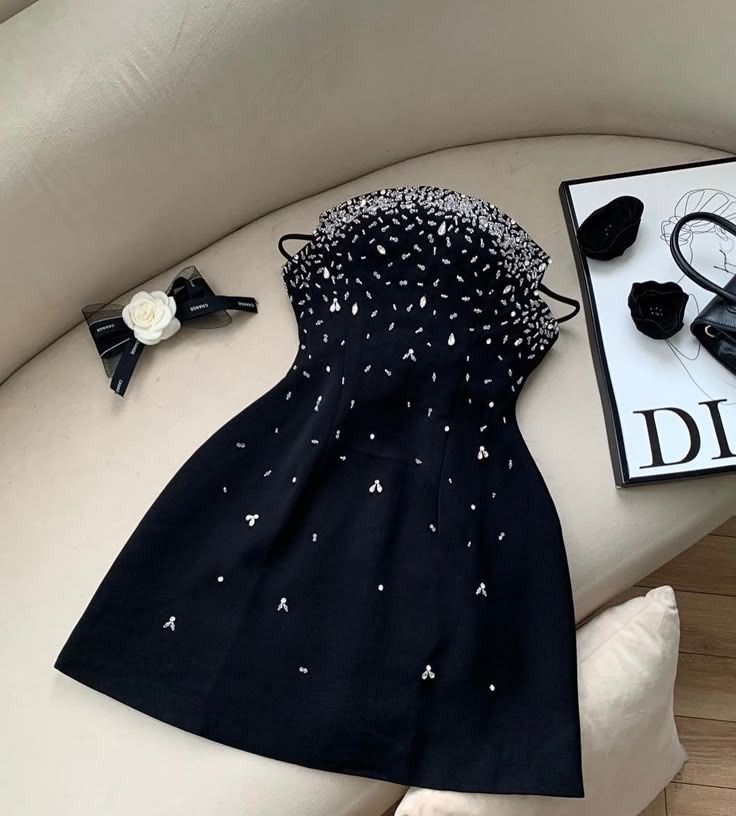 Pretty A line Spaghetti Straps Black Silver Beads Summer 16th Birthday Dresses For Teens Hoco Dress Mini 18th Gold Birthday Outfit Cocktail Dresses For Women W0537