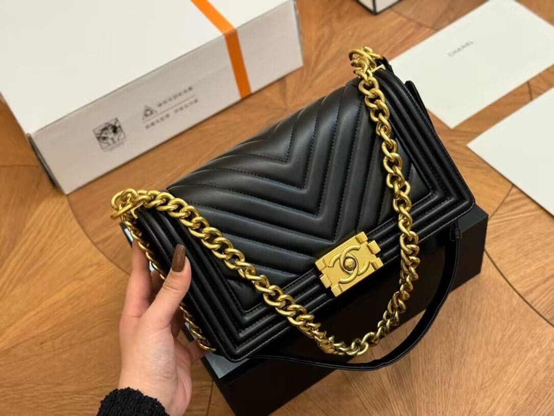 CHANEL Calfskin Chevron Quilted Medium Boy Flap Black