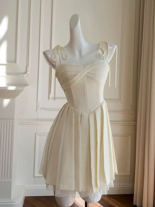 Cute A line Spaghetti Straps Yellow Satin Formal Short 8th Grade Homecoming Dress Summer Middle School Hoco Dresses Birthday Outfits W974