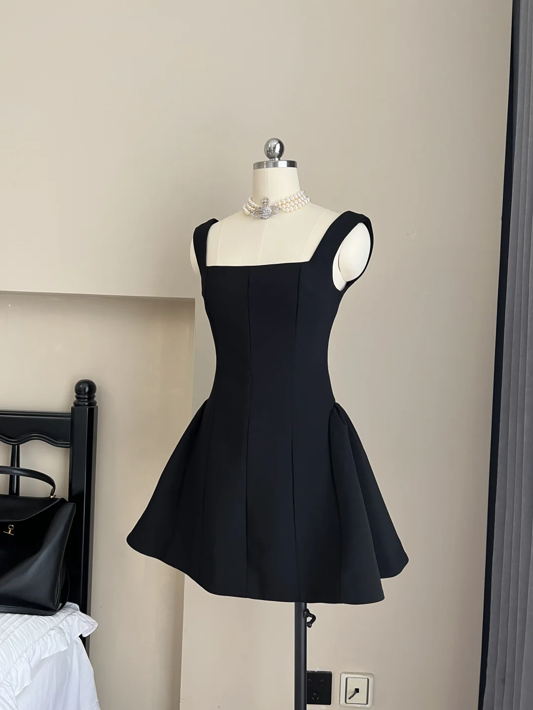 Simple A Line Square Neck Little Black Dress Satin Formal Short 8th Grade Homecoming Dress Summer Middle School Hoco Dresses Birthday Outfits W997