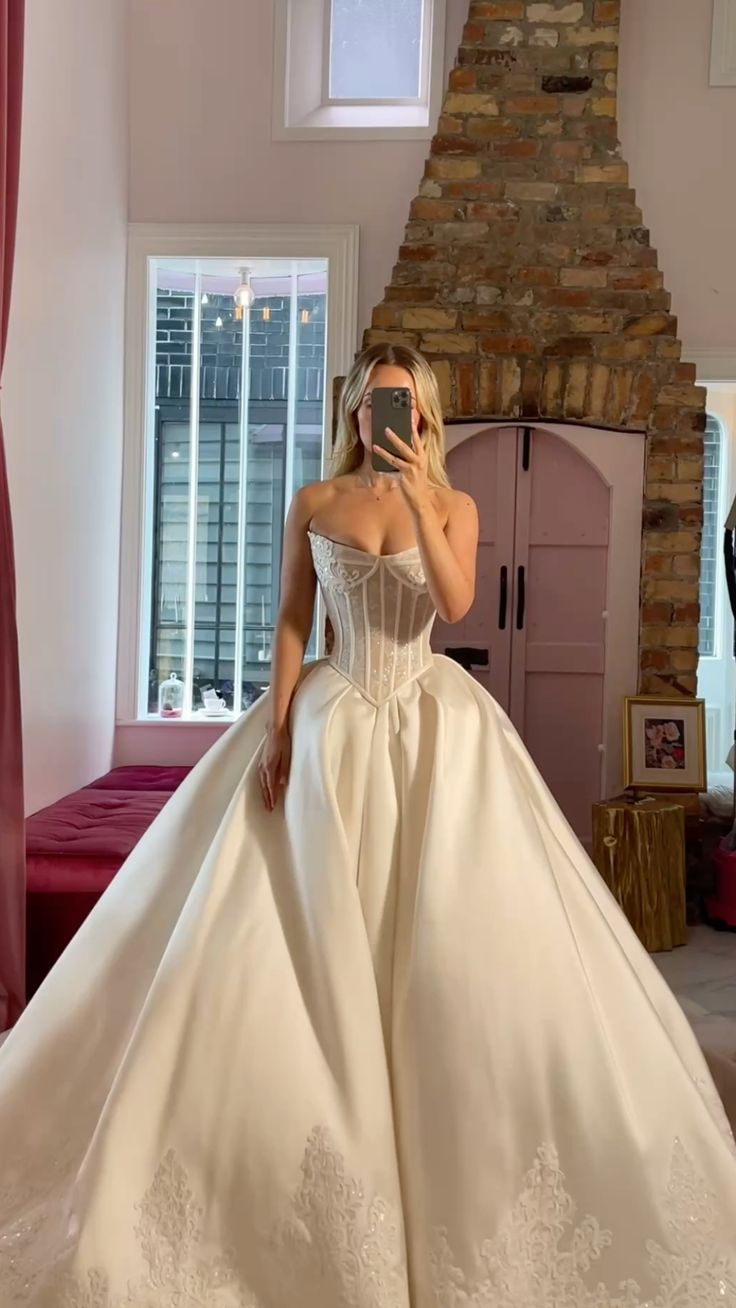 Pretty Wedding Dress Ball Gown Sweetheart White Satin Long Wedding Dresses Bridal Gowns WD044