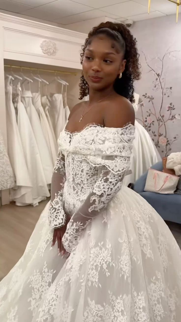 Romantic Bridal Gown Ball Gown Off The Shoulder White Lace Floor Length Long Sleeves Wedding Dresses Minimalist Bridal Gowns WD049