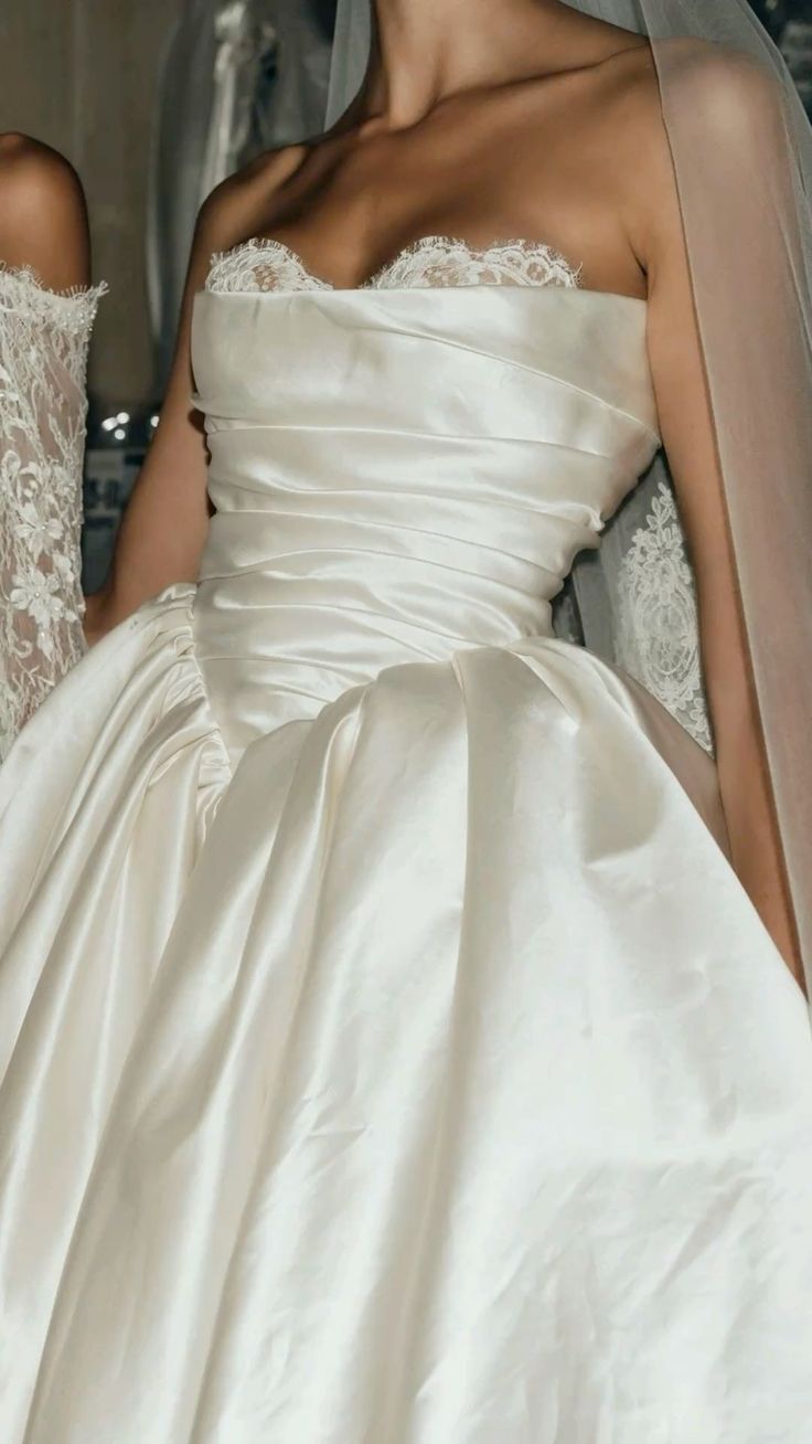 Pretty Wedding Dress Ball Gown Strapless Ivory Satin Long Wedding Dresses Bridal Gowns WD053