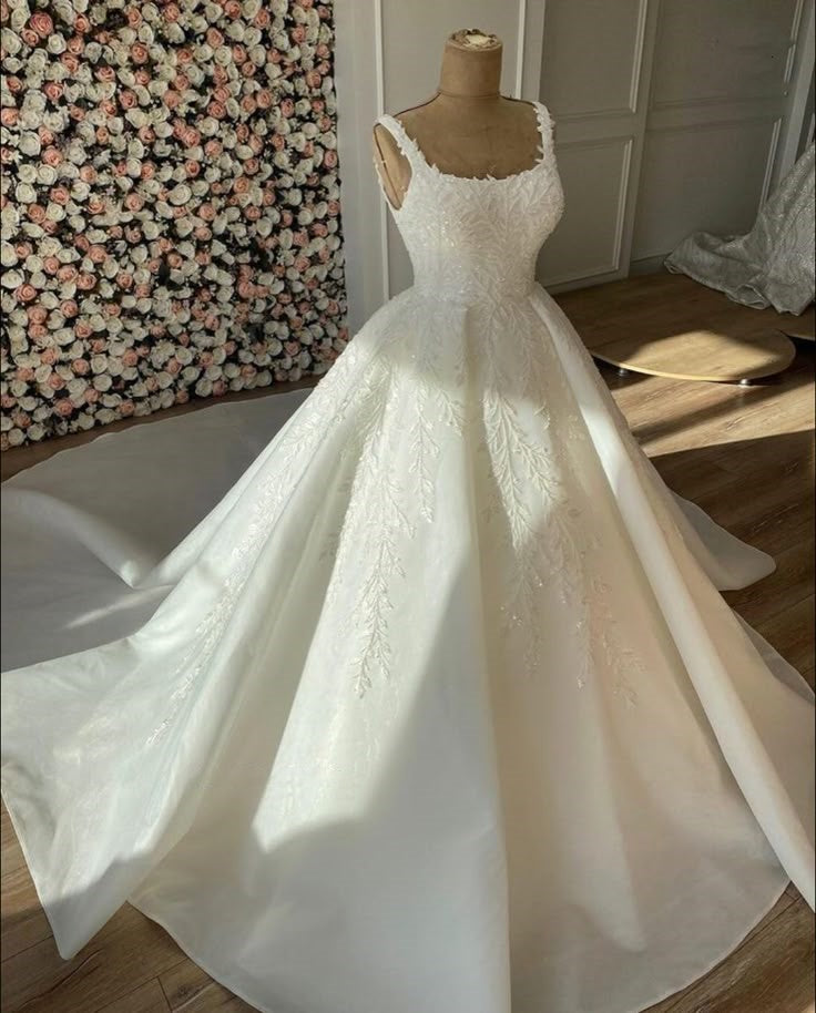 Pretty Wedding Dress Ball Gown Square Neck Lace Long White Wedding Dresses Bridal Gowns WD058