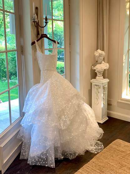 Pretty Wedding Dress Ball Gown Square Neck Sequin White Long Luxury Wedding Dresses Bridal Gowns Brides Gown WD080