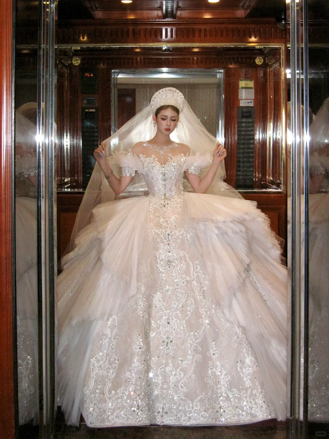 Pretty Wedding Dress Ball Gown Scoop Tulle White Long Luxury Wedding Dresses Bridal Gowns Brides Gown WD090