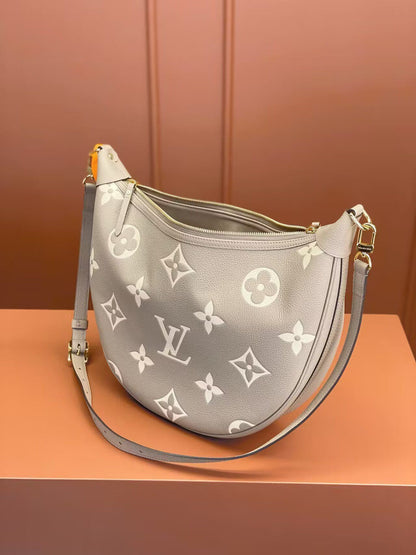 Louis Vuitton Loop Hobo M46738