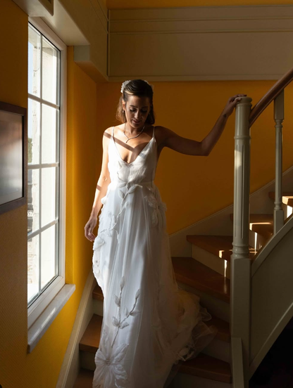 Elegant A Line Spaghetti Strap Appliques Tulle Long Sweep Open Back Wedding Dress SH2284