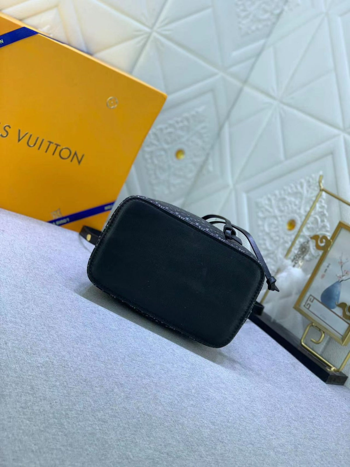 Louis Vuitton NEONOE