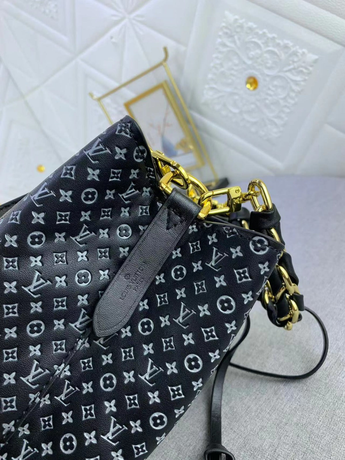 Louis Vuitton NEONOE
