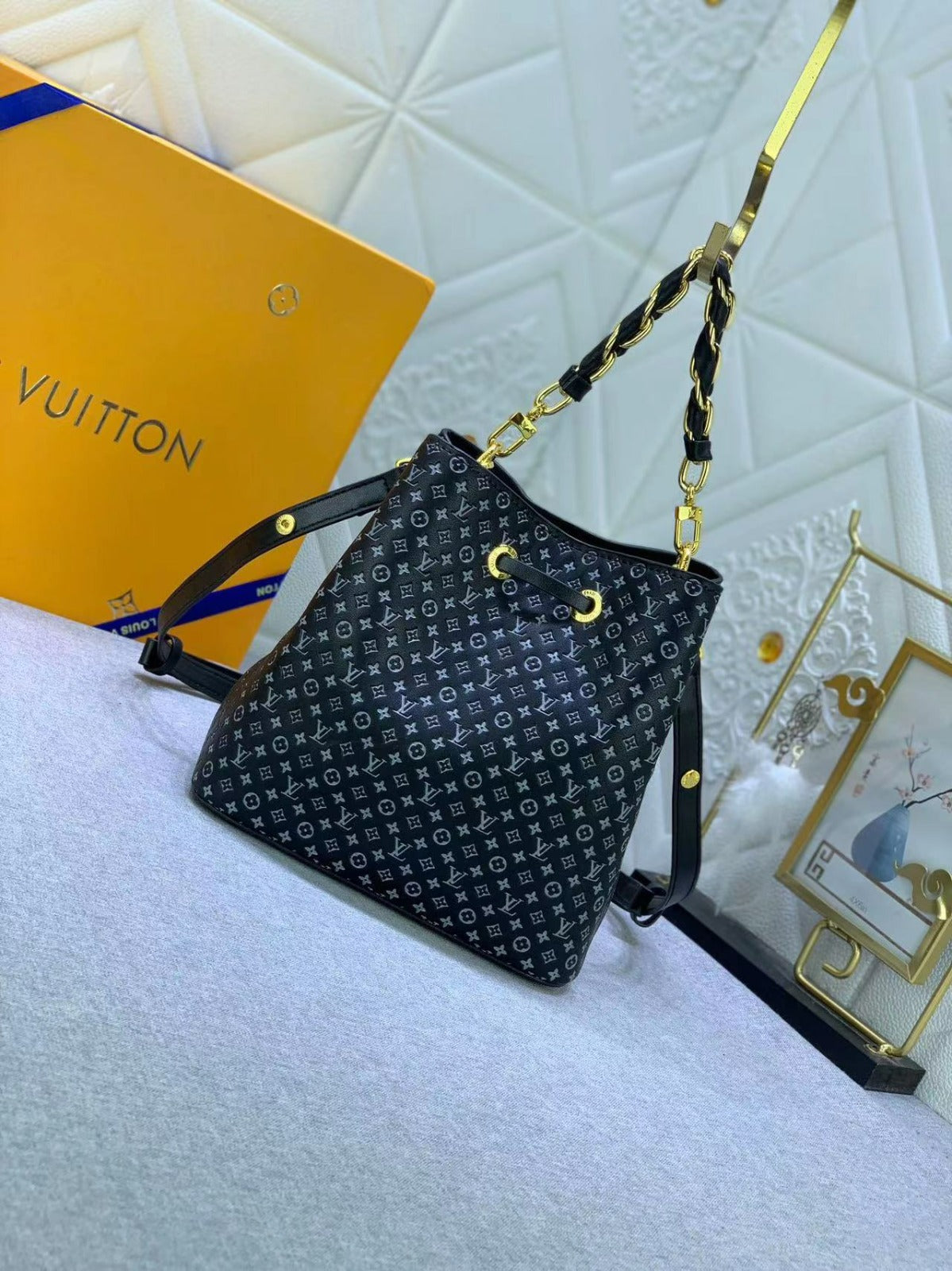 Louis Vuitton NEONOE