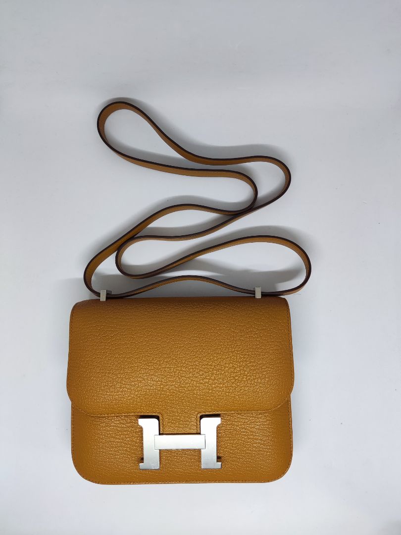 Hermès Constance 18 caramel Chevre leather with Palladium Hardware