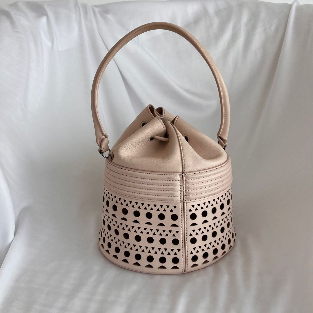 Alaia Laser-cut Corset Bucket Top-handle Bag In Galet