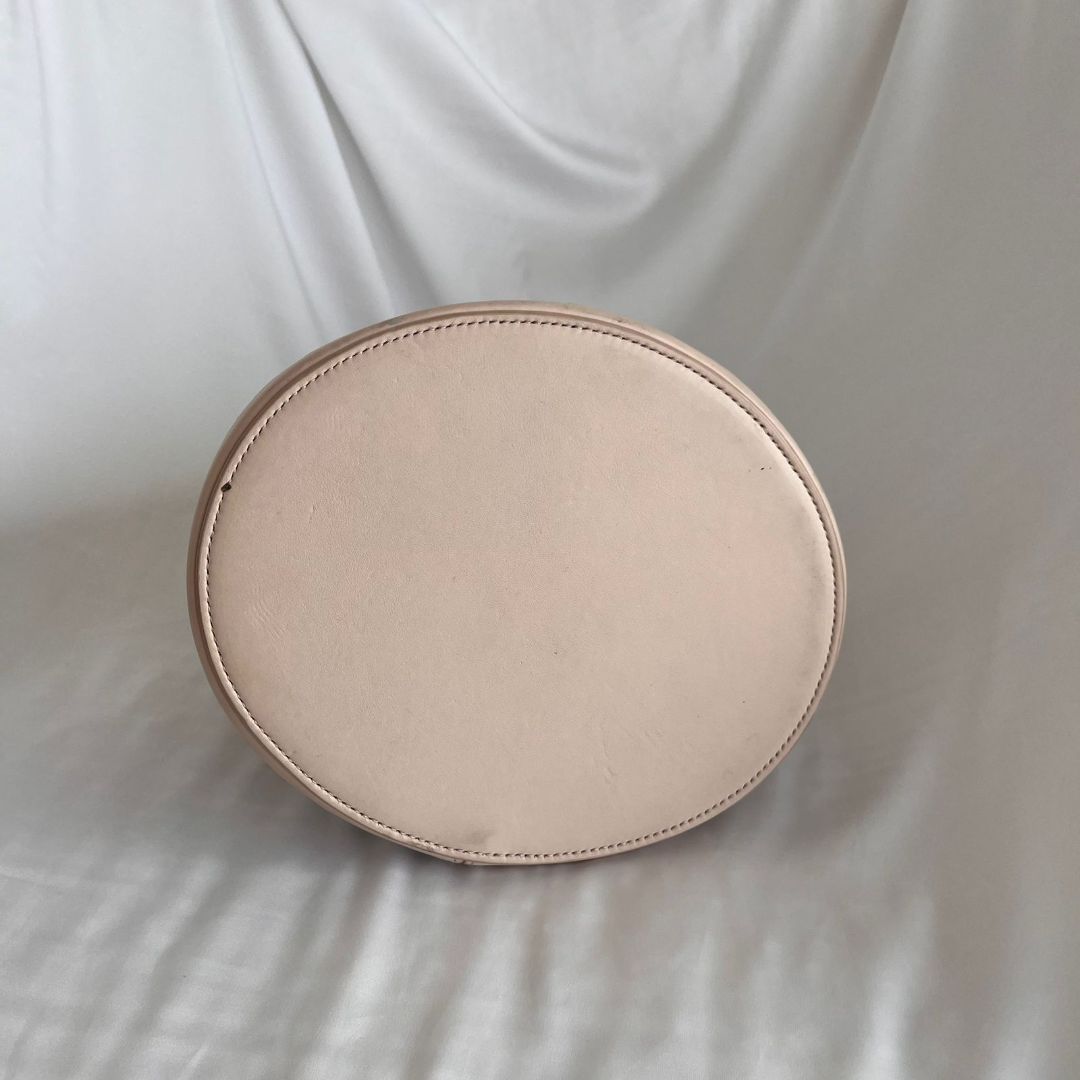 Alaia Laser-cut Corset Bucket Top-handle Bag In Galet