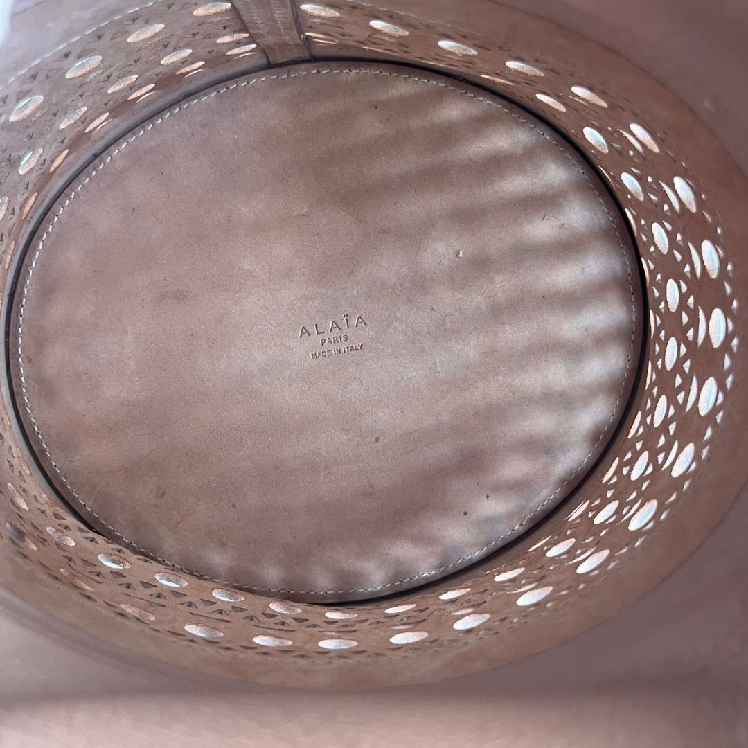 Alaia Laser-cut Corset Bucket Top-handle Bag In Galet