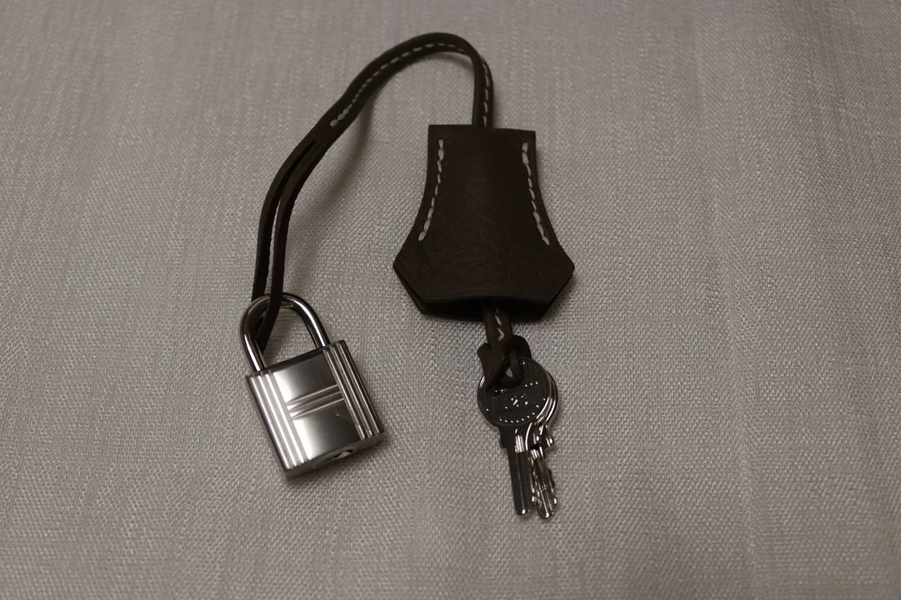 Hermès Kelly 28 Togo PHW Bag