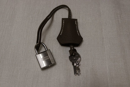 Hermès Kelly 28 Togo PHW Bag