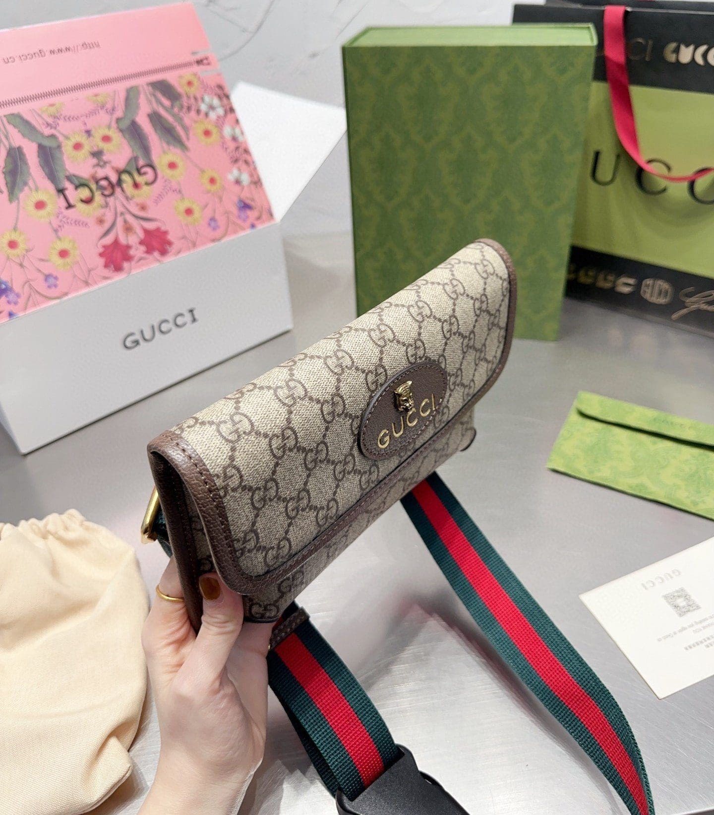 GUCCI NEO VINTAGE GG SUPREME BELT BAG