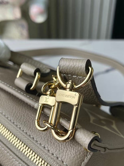 Louis Vuitton OnTheGo East West M23641