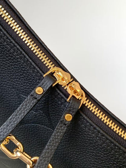 Louis Vuitton Loop Hobo M46725