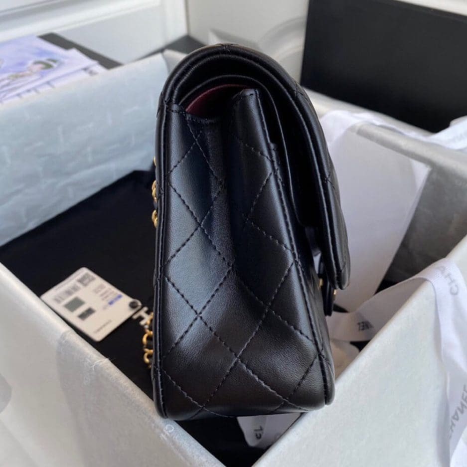 CHANEL CLASSIC HANDBAG Lambskin & Gold Metal