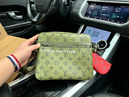 Louis Vuitton Trio Messenger M23783