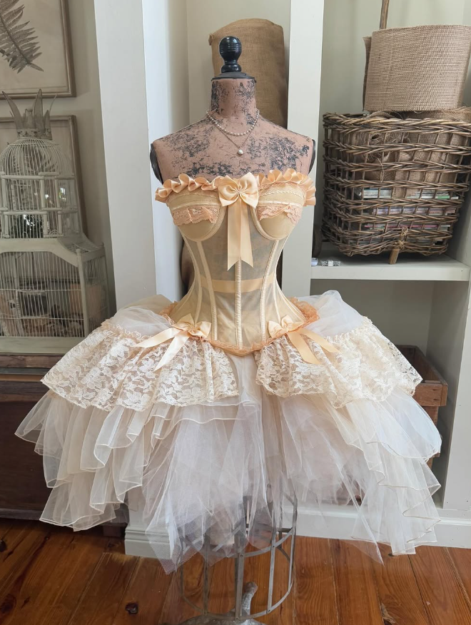 Lolita Ball Gown Strapless Lace Tulle Short Homecoming Dress with Bow SH2256