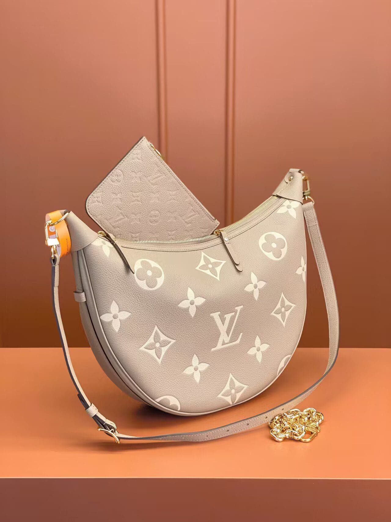 Louis Vuitton Loop Hobo M46738