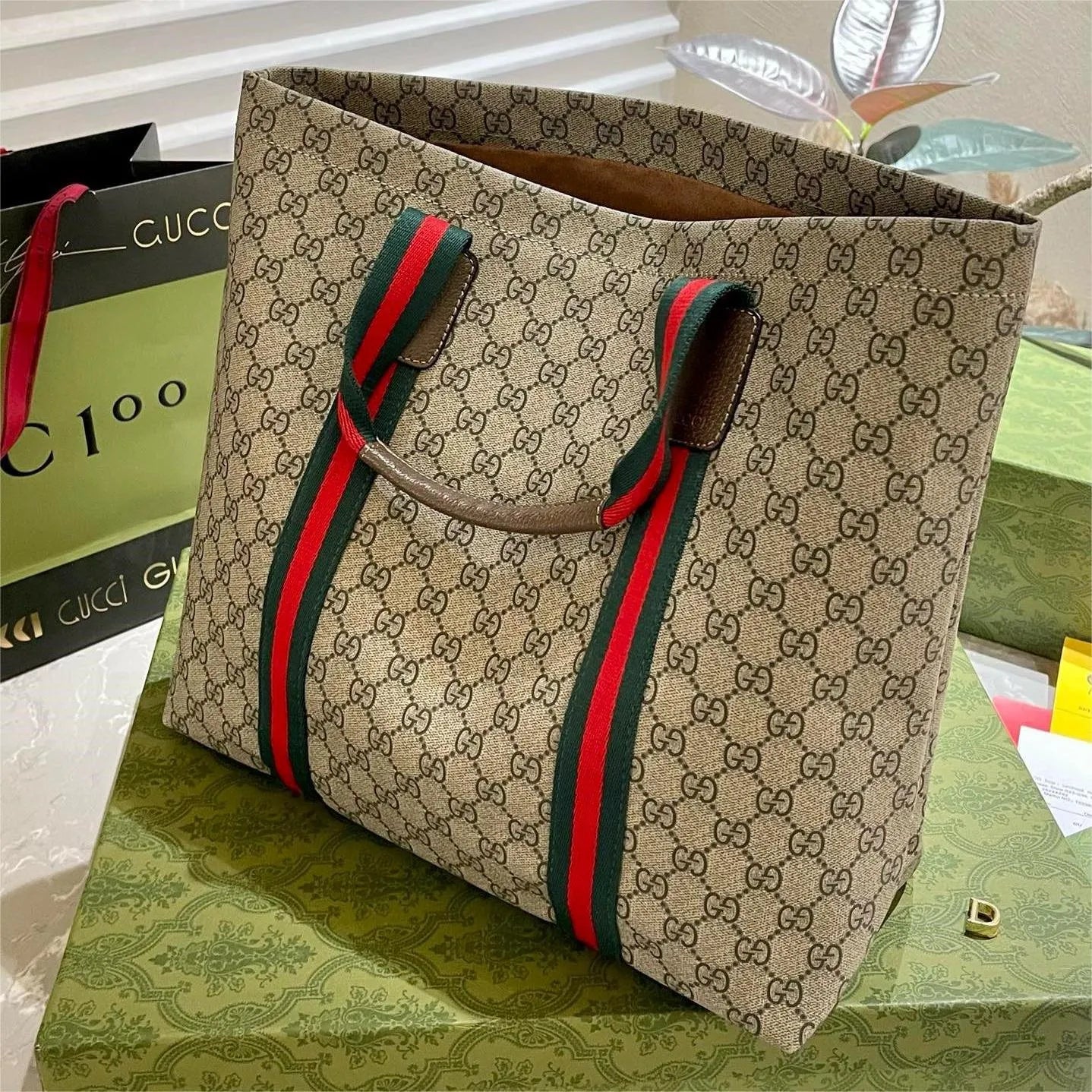 GUCCI TENDER MEDIUM TOTE BAG