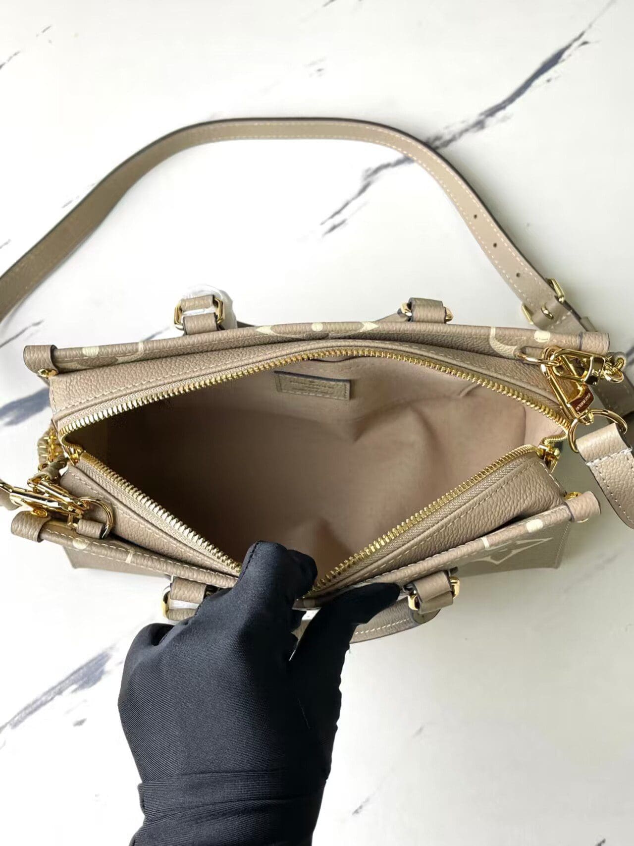 Louis Vuitton OnTheGo East West M23641