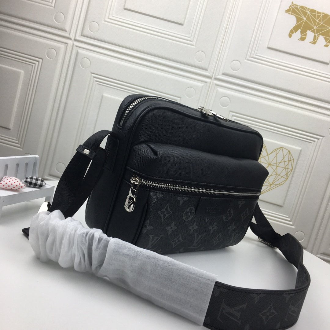 Louis Vuitton M30233 Outdoor