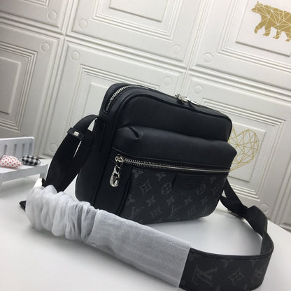Louis Vuitton M30233 Outdoor