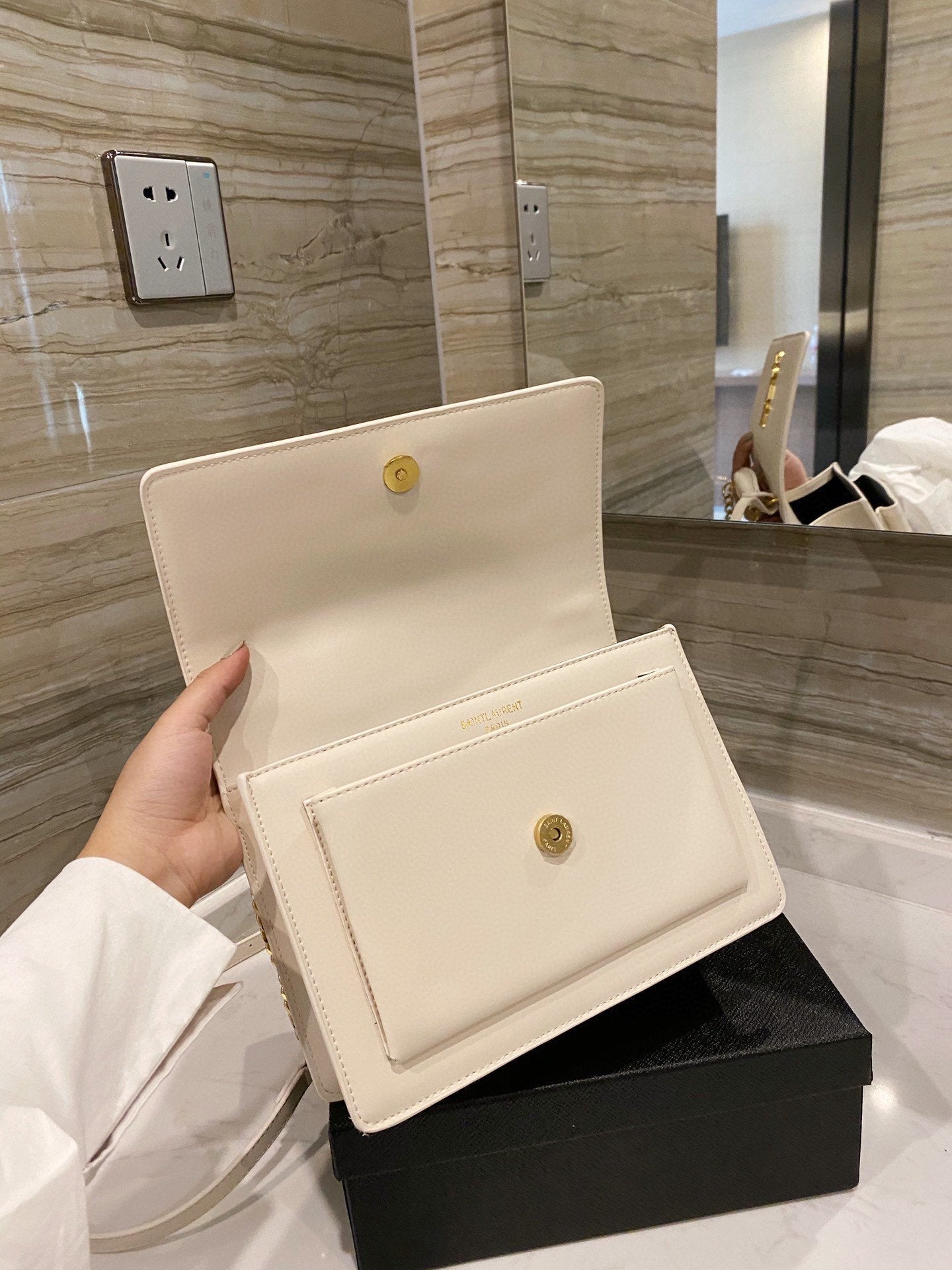 Saint Laurent SUNSET MEDIUM IN SMOOTH LEATHER