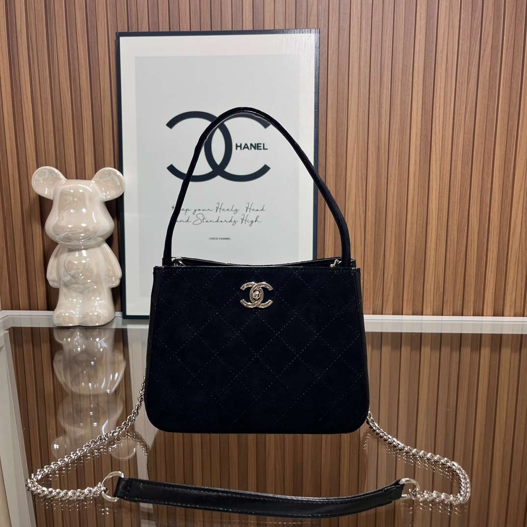 CHANEL Quilted Crossbody Bag Black