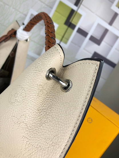 Louis Vuitton Carmel Hobo Bag ‘Mouse Grey’