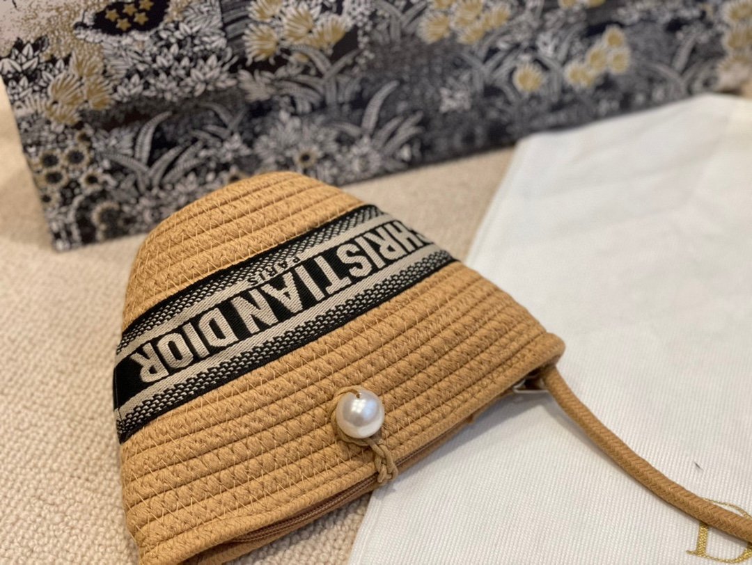 DIOR WICKER BUCKET BAG