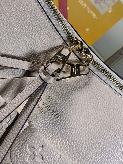 Louis Vuitton Maida Hobo