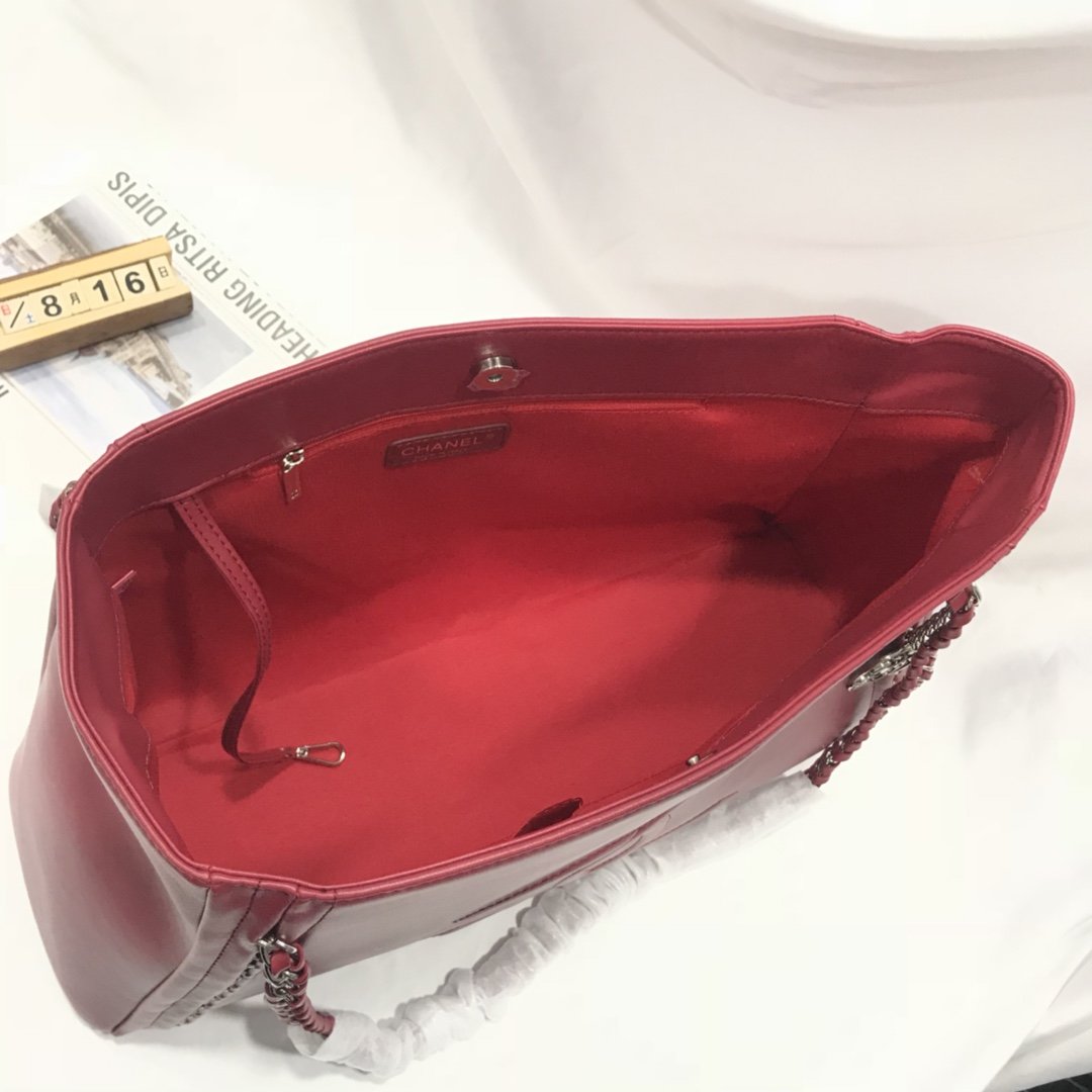 CHANEL RED LARGE LUXURY LIGNE SOFT CALFSKIN TOTE BAG