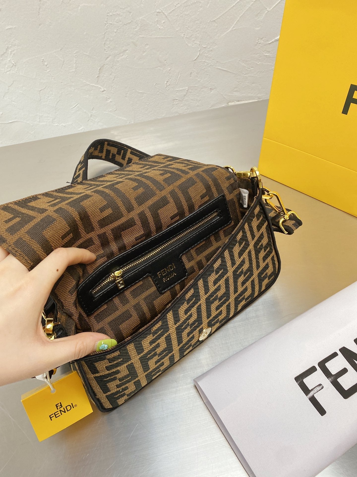 Fendi Baguette Bag Aus Canvas In Braun