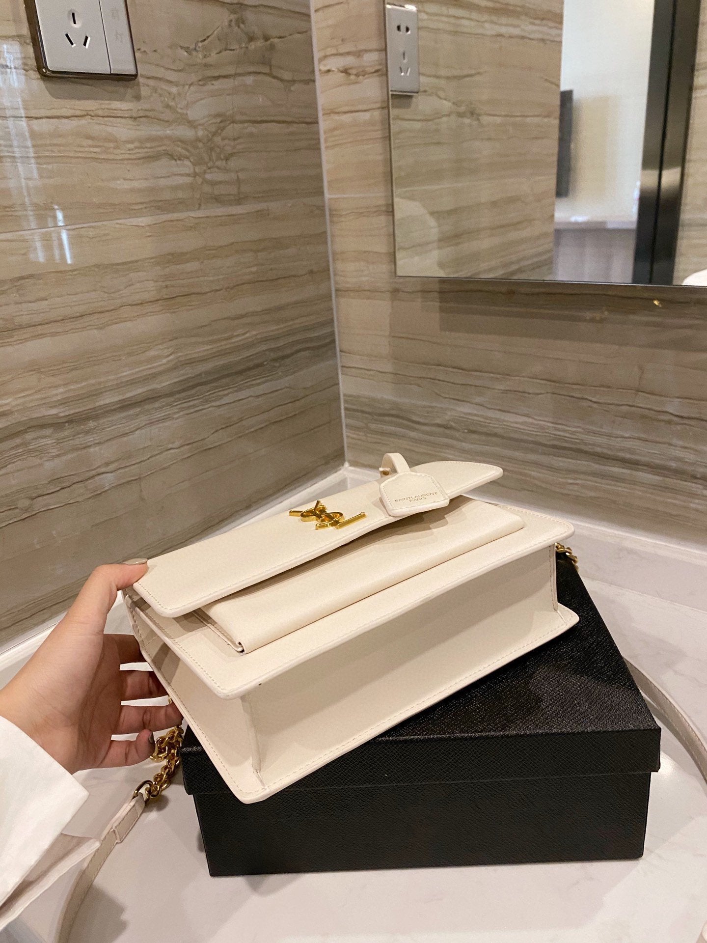 Saint Laurent SUNSET MEDIUM IN SMOOTH LEATHER