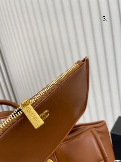 CC MEDIUM DEAUVILLE TOTE BAG  CALFSKIN