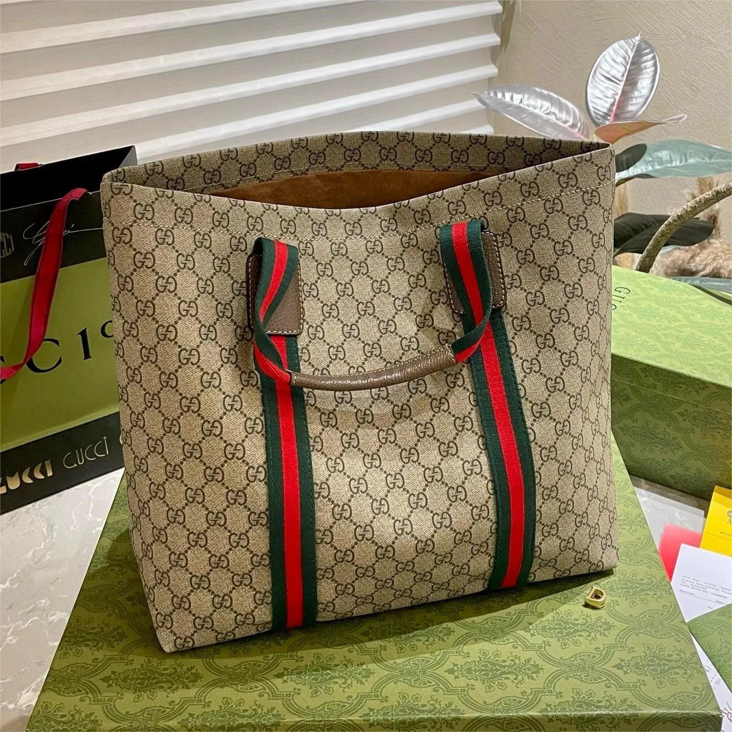 GUCCI TENDER MEDIUM TOTE BAG