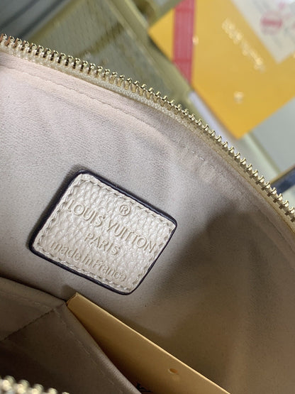 Louis Vuitton Maida Hobo