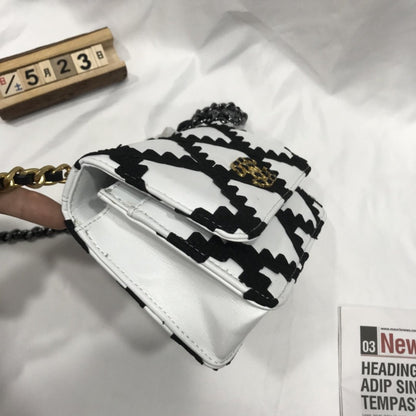 Chanel 19 Flap Bag In Calfskin Crochet White & Black