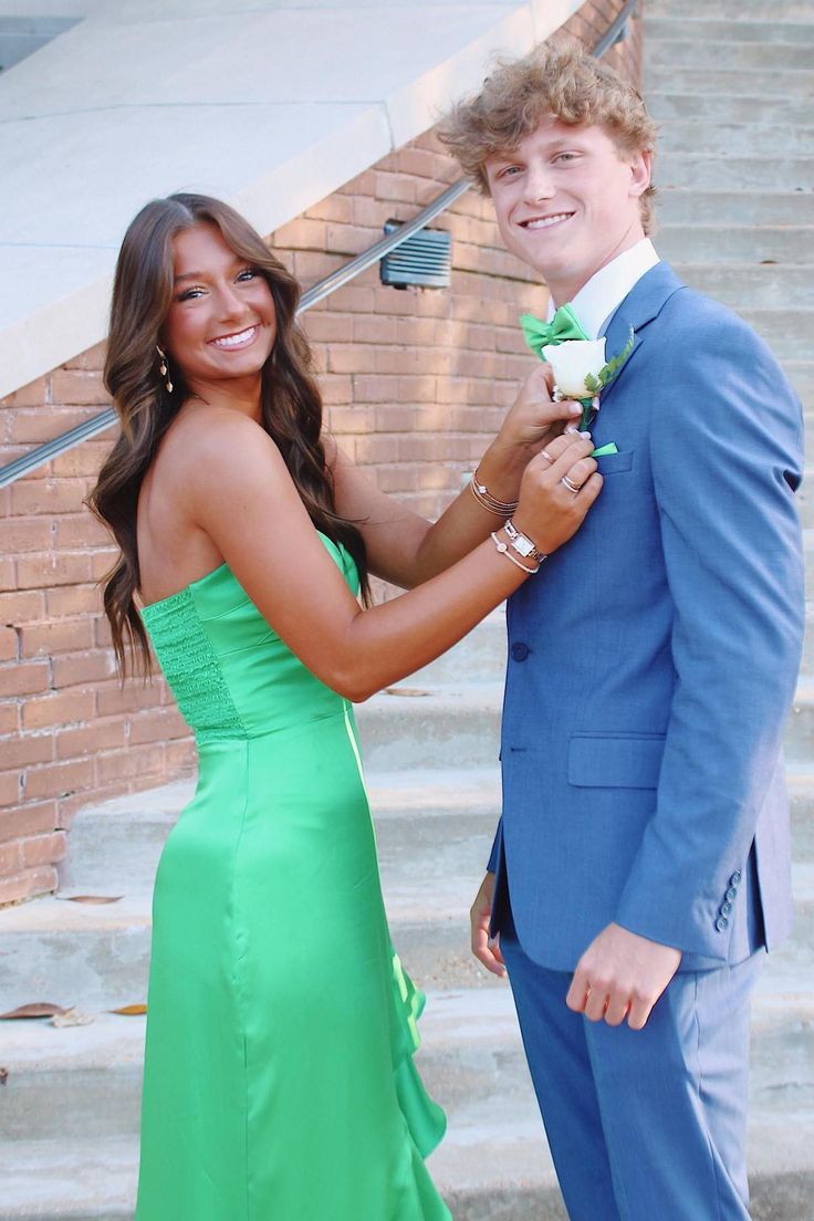 Green Sweetheart Neck Ruffle Satin Long Prom Dress Evening Dress with Slit SH1759