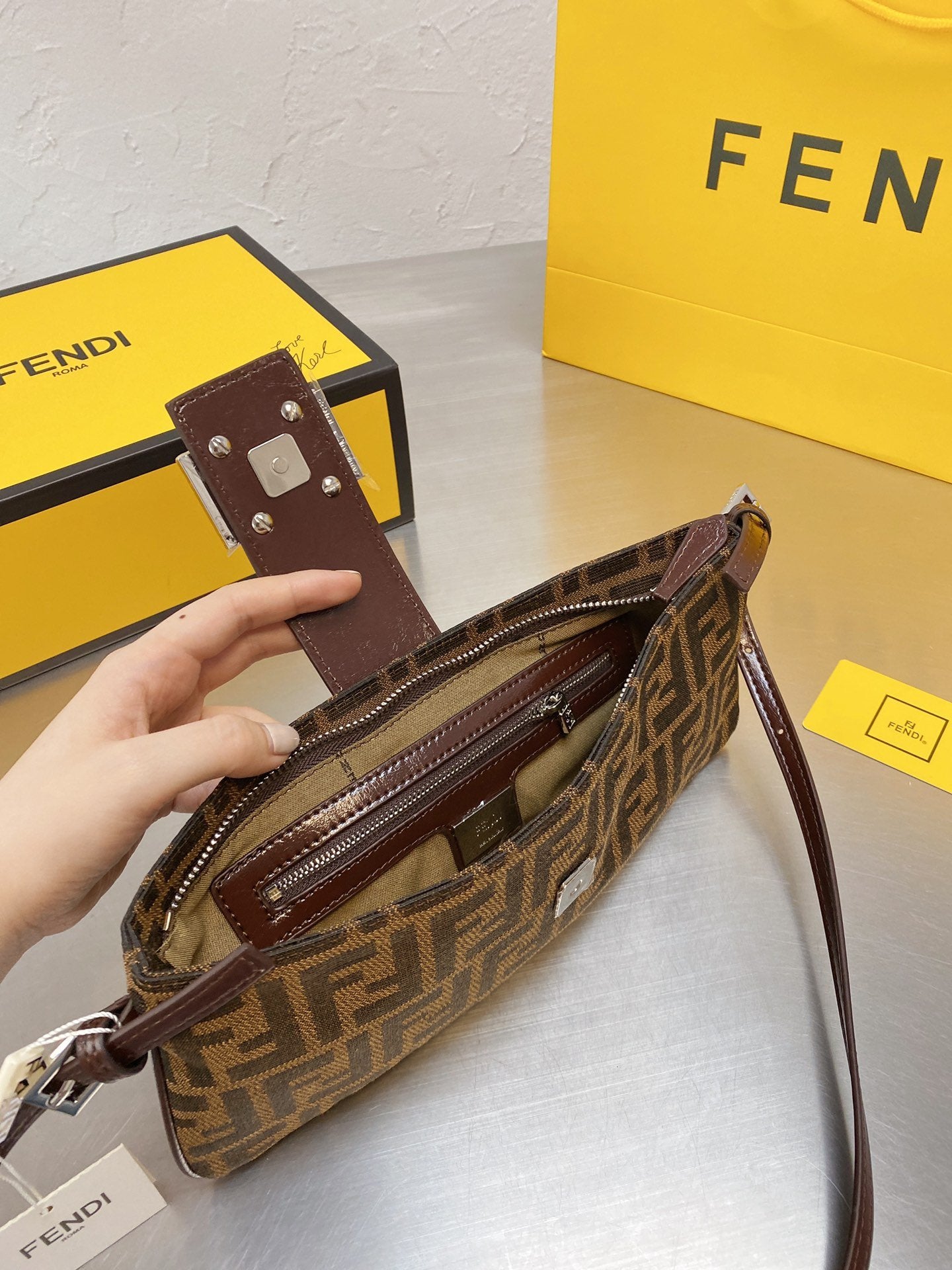 Fendi Pre-Owned 1990-2000s Baguette shoulder bag