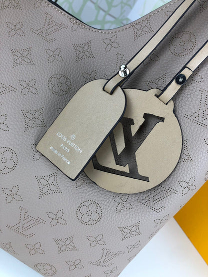 Louis Vuitton Carmel Hobo Bag ‘Mouse Grey’